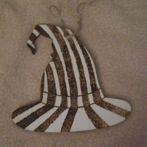 Stripped witches hat